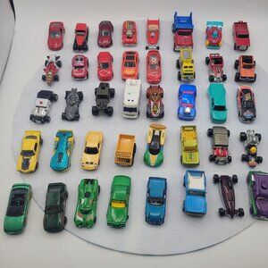 Huge Lot of 40 Vintage to Now Hot Wheels & Matchbox Diecast 1:64 Cars - HW015